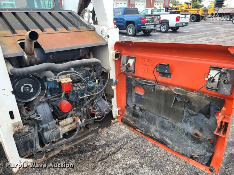 image for item KT9689 2005 Bobcat S300  skid steer loader