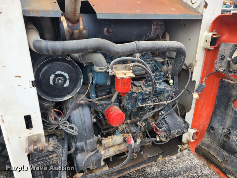 image for item KT9689 2005 Bobcat S300  skid steer loader
