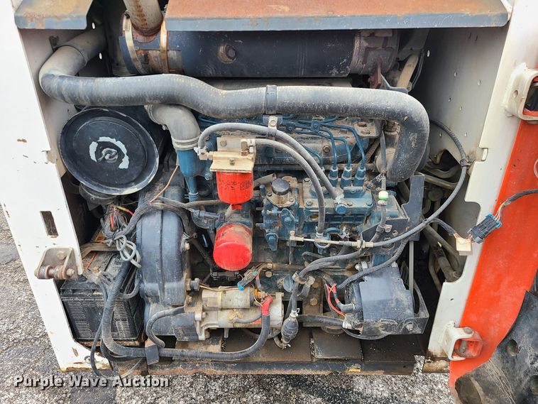image for item KT9689 2005 Bobcat S300  skid steer loader