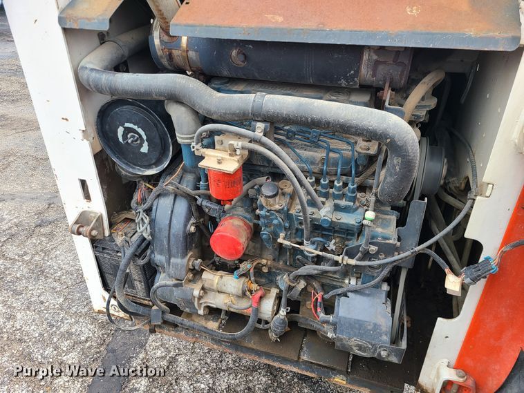 image for item KT9689 2005 Bobcat S300  skid steer loader