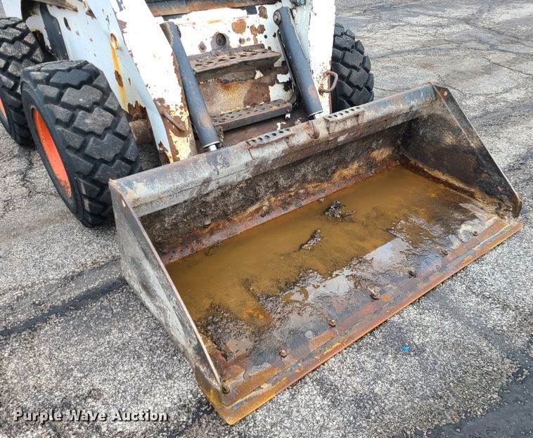 image for item KT9689 2005 Bobcat S300  skid steer loader