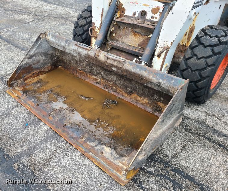 image for item KT9689 2005 Bobcat S300  skid steer loader