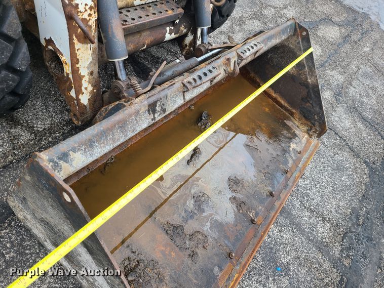 image for item KT9689 2005 Bobcat S300  skid steer loader