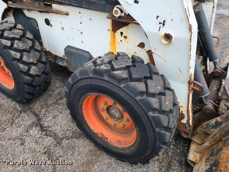 image for item KT9689 2005 Bobcat S300  skid steer loader