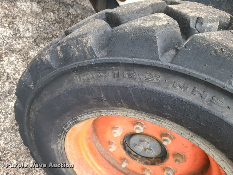 image for item KT9689 2005 Bobcat S300  skid steer loader