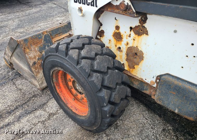 image for item KT9689 2005 Bobcat S300  skid steer loader