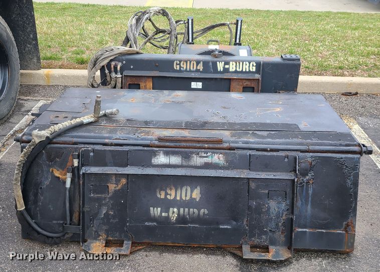 image for item KT9689 2005 Bobcat S300  skid steer loader