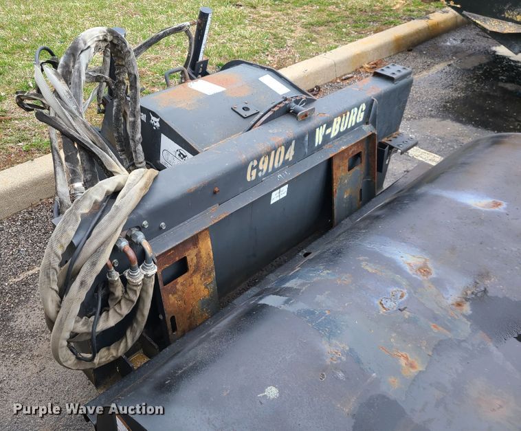 image for item KT9689 2005 Bobcat S300  skid steer loader