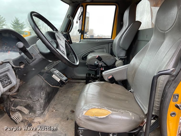 image for item KT9691 2006 International 7400  dump truck