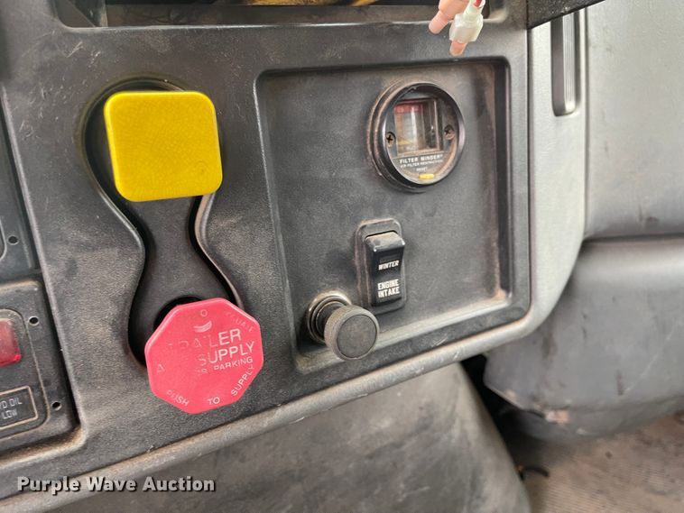 image for item KT9691 2006 International 7400  dump truck