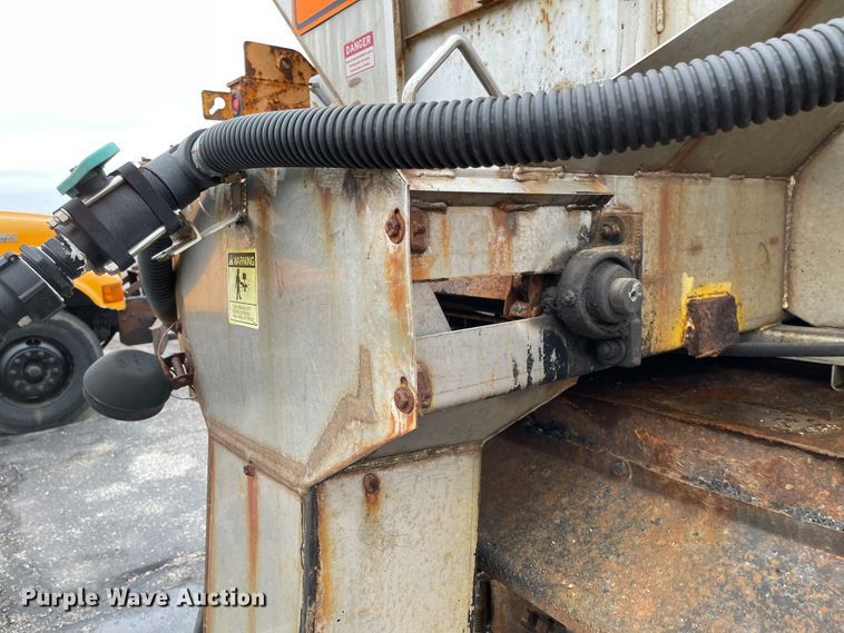 image for item KT9691 2006 International 7400  dump truck