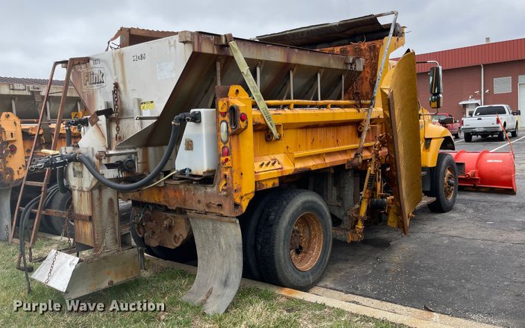 image for item KT9692 2004 International 7400  dump truck