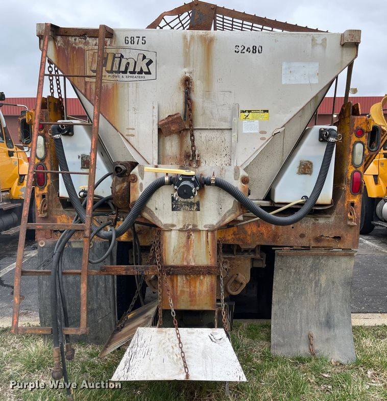 image for item KT9692 2004 International 7400  dump truck