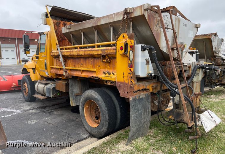 image for item KT9692 2004 International 7400  dump truck