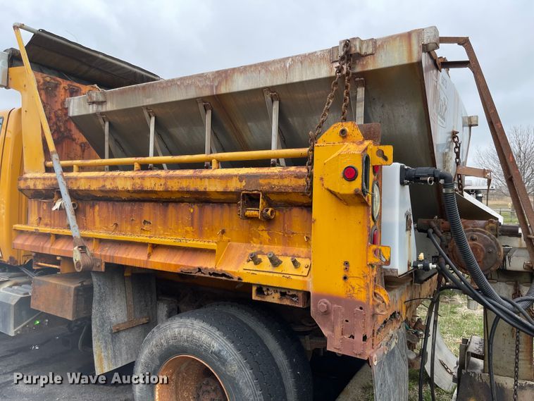 image for item KT9692 2004 International 7400  dump truck