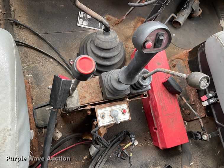 image for item KT9692 2004 International 7400  dump truck