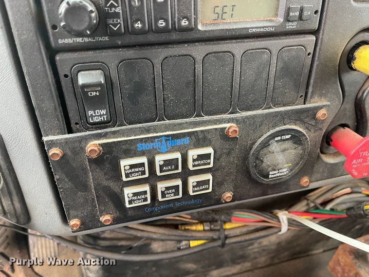 image for item KT9692 2004 International 7400  dump truck