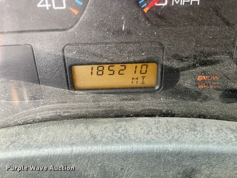 image for item KT9692 2004 International 7400  dump truck