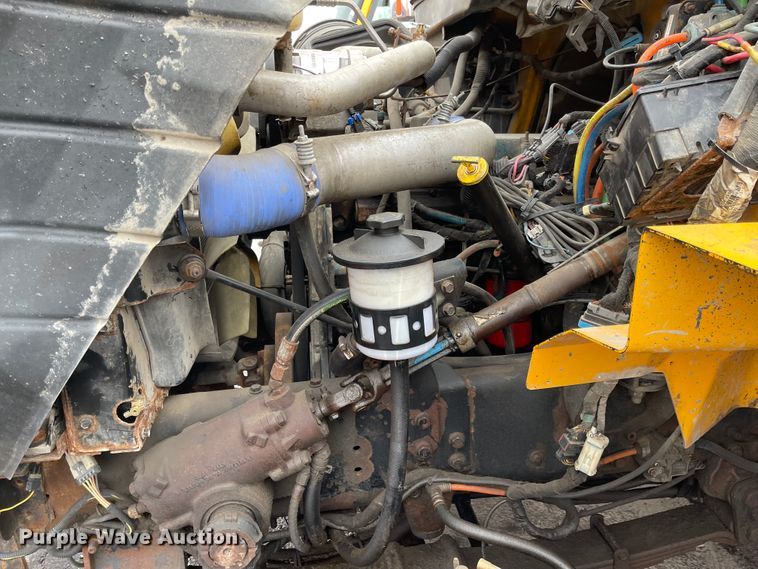 image for item KT9692 2004 International 7400  dump truck