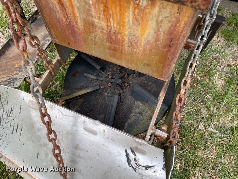 image for item KT9692 2004 International 7400  dump truck