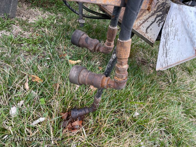 image for item KT9692 2004 International 7400  dump truck