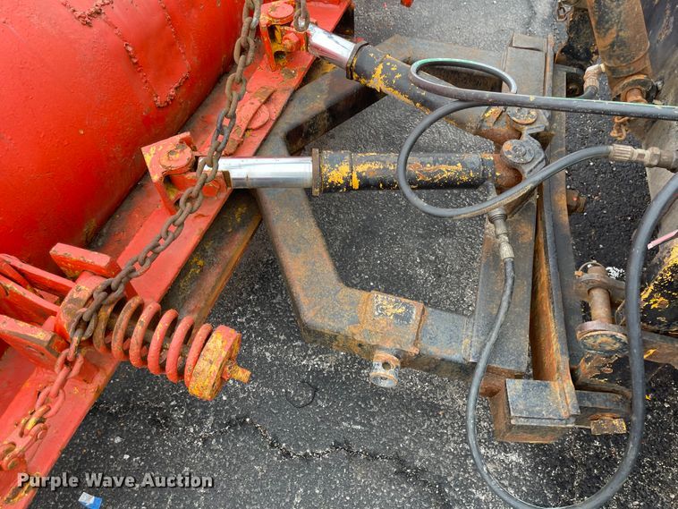 image for item KT9692 2004 International 7400  dump truck