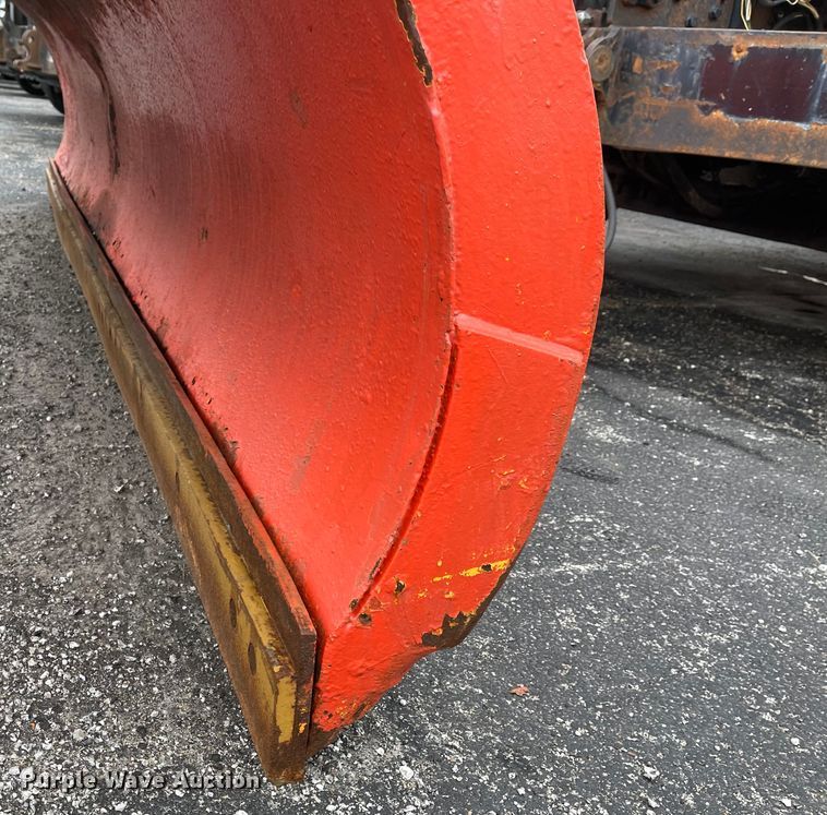 image for item KT9692 2004 International 7400  dump truck