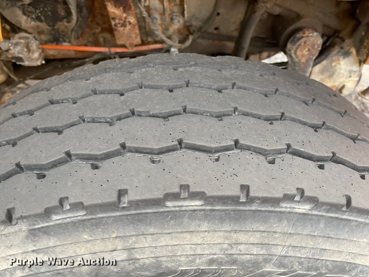 image for item KT9692 2004 International 7400  dump truck