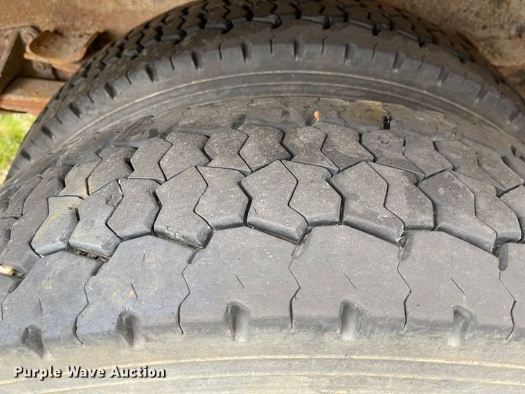 image for item KT9692 2004 International 7400  dump truck