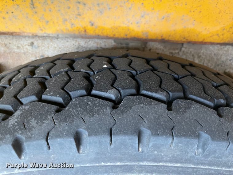 image for item KT9692 2004 International 7400  dump truck