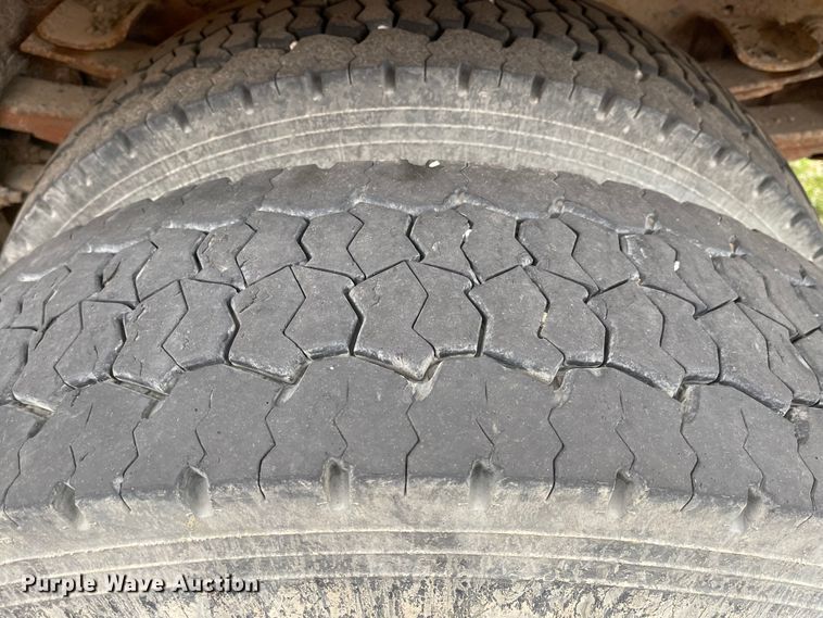 image for item KT9692 2004 International 7400  dump truck