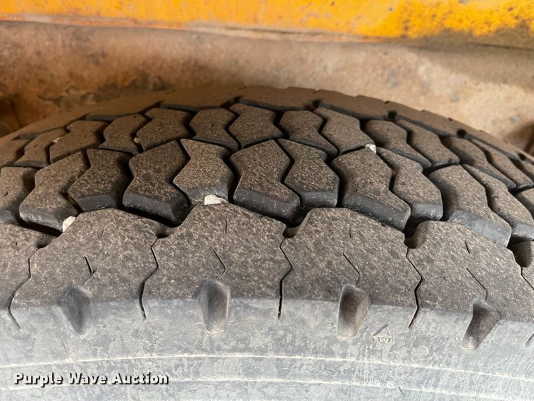 image for item KT9692 2004 International 7400  dump truck