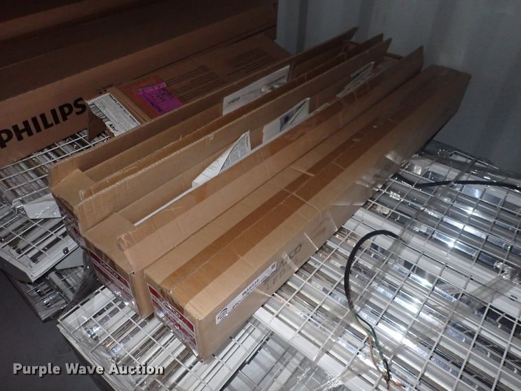 image for item MA9539 Approximately 25 fluorescent Lights