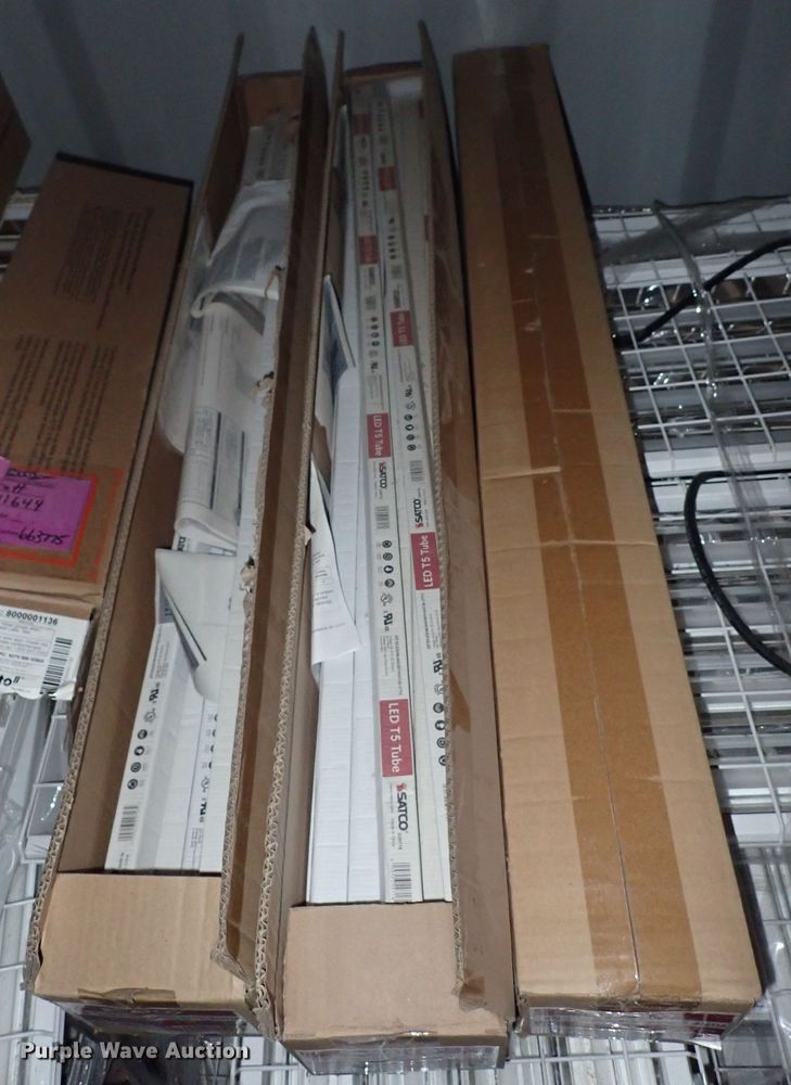 image for item MA9539 Approximately 25 fluorescent Lights