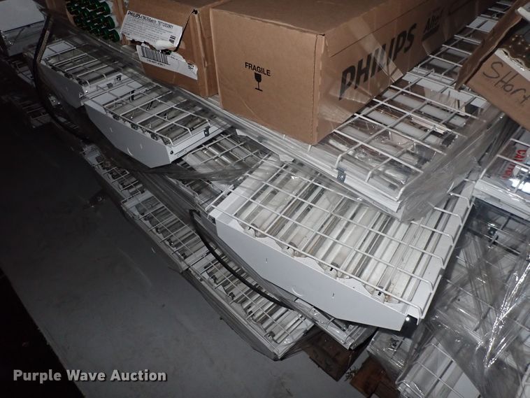 image for item MA9539 Approximately 25 fluorescent Lights