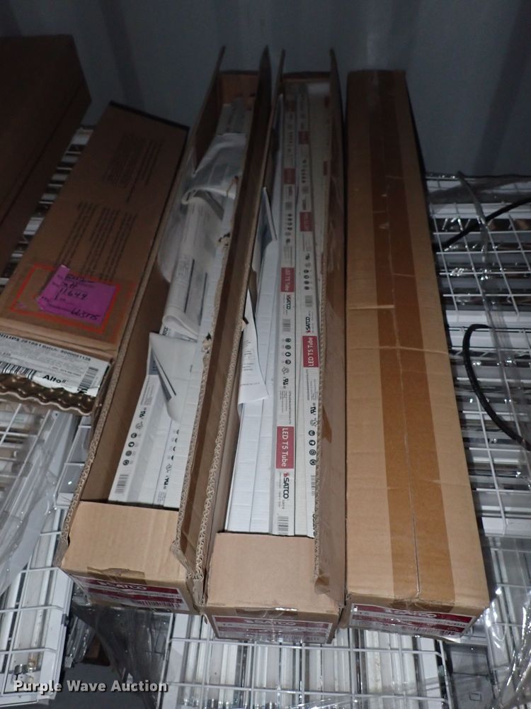 image for item MA9539 Approximately 25 fluorescent Lights