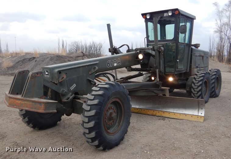 image for item MX9919 1984 John Deere 670A  motor grader