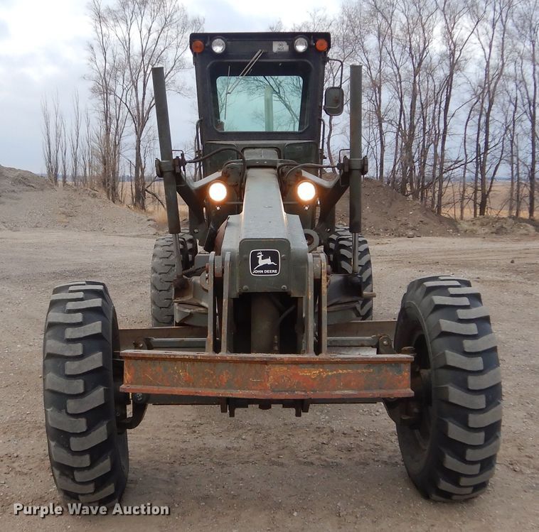 image for item MX9919 1984 John Deere 670A  motor grader