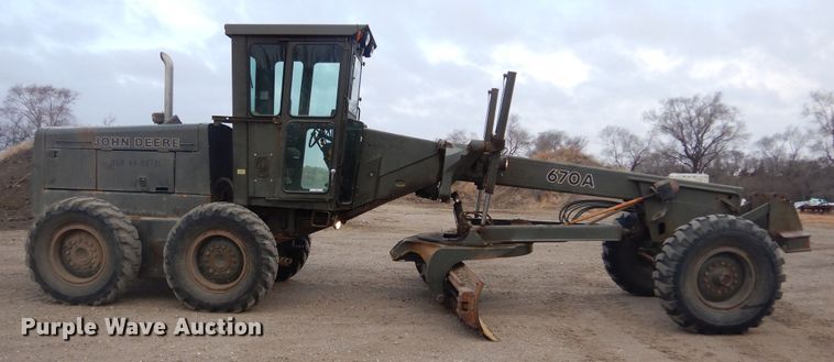 image for item MX9919 1984 John Deere 670A  motor grader