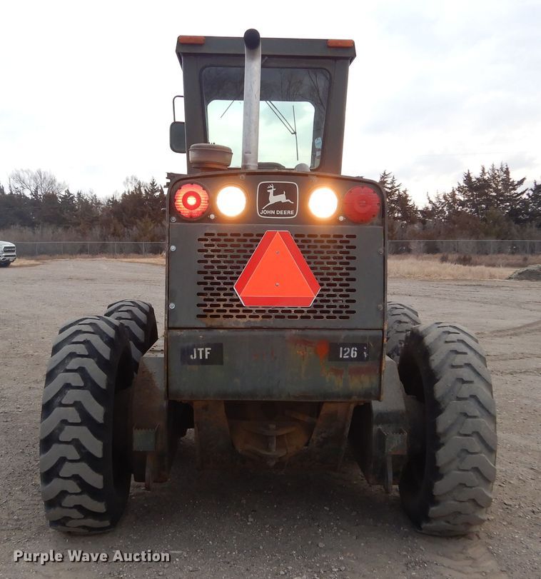 image for item MX9919 1984 John Deere 670A  motor grader