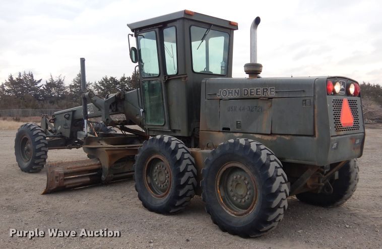 image for item MX9919 1984 John Deere 670A  motor grader