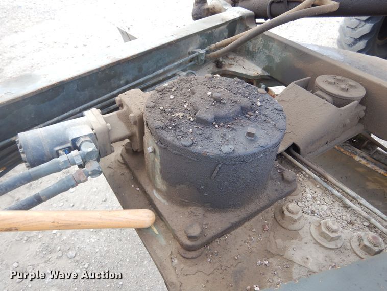 image for item MX9919 1984 John Deere 670A  motor grader