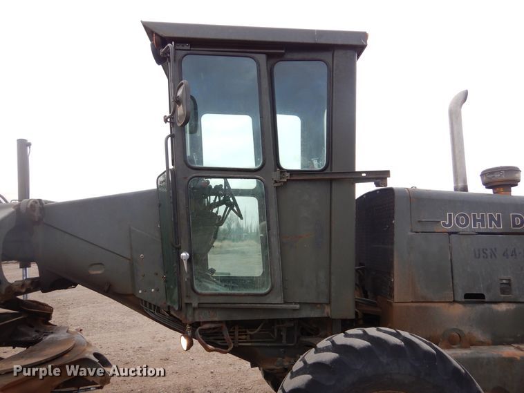 image for item MX9919 1984 John Deere 670A  motor grader