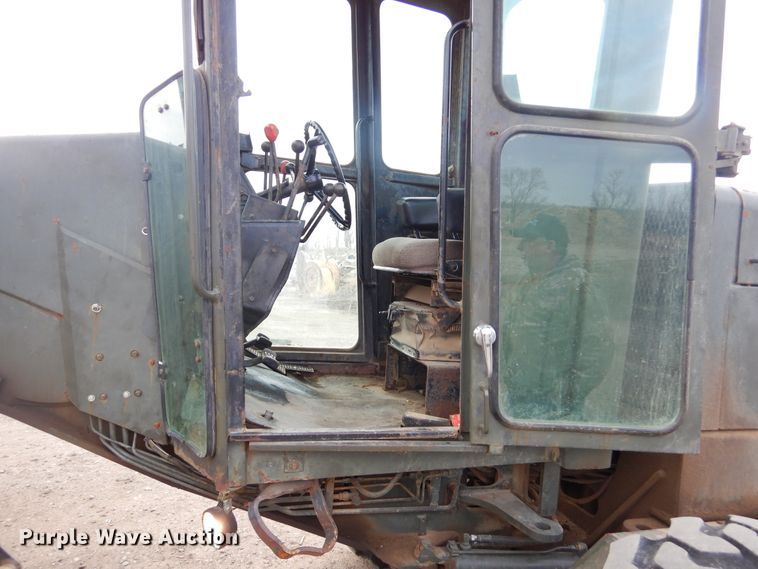 image for item MX9919 1984 John Deere 670A  motor grader