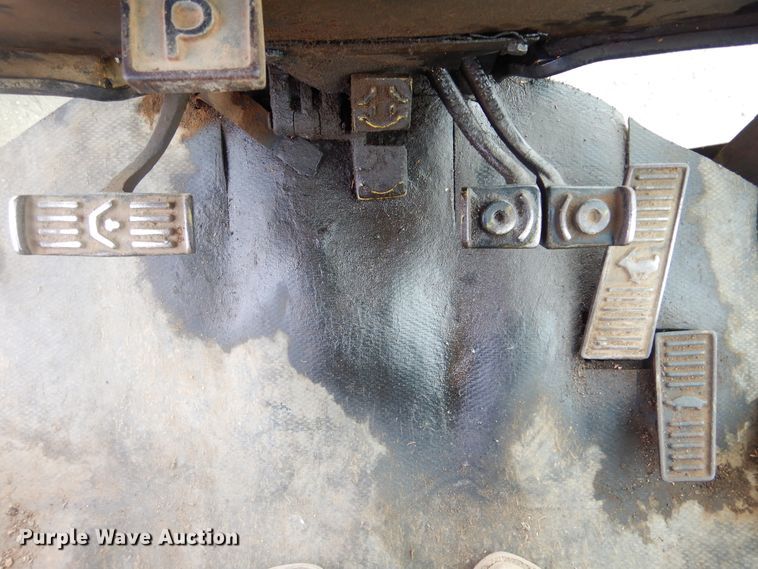 image for item MX9919 1984 John Deere 670A  motor grader