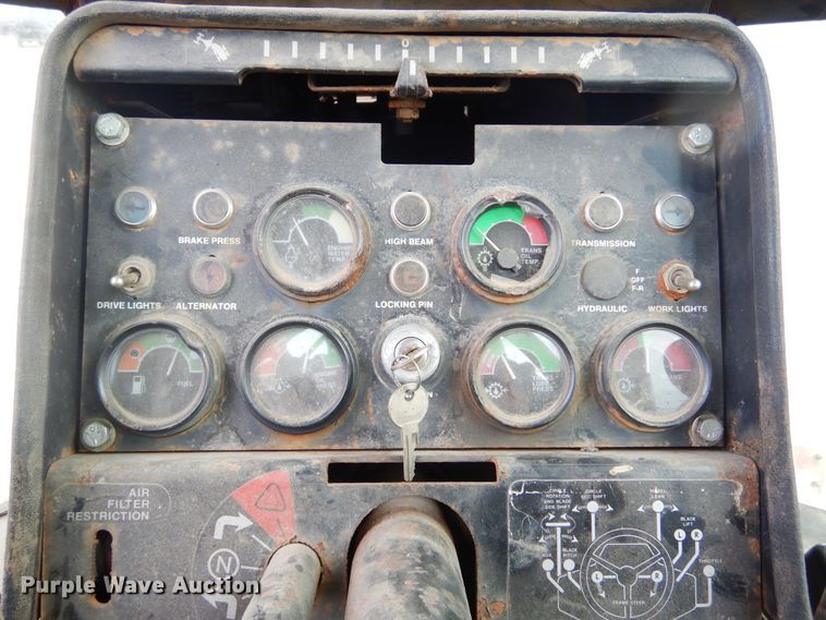 image for item MX9919 1984 John Deere 670A  motor grader