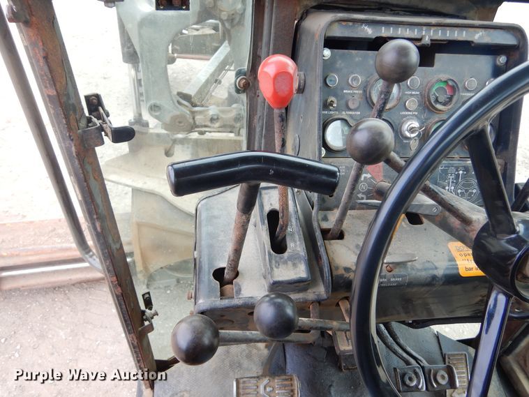 image for item MX9919 1984 John Deere 670A  motor grader