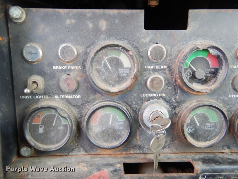 image for item MX9919 1984 John Deere 670A  motor grader