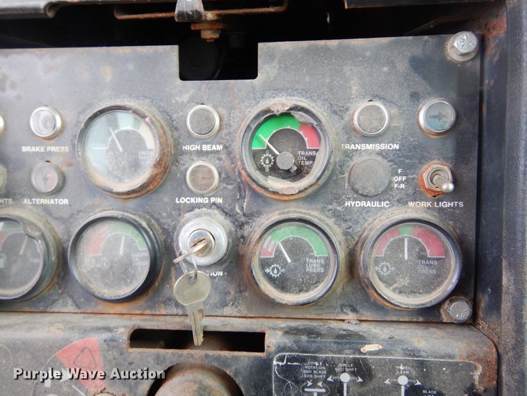 image for item MX9919 1984 John Deere 670A  motor grader