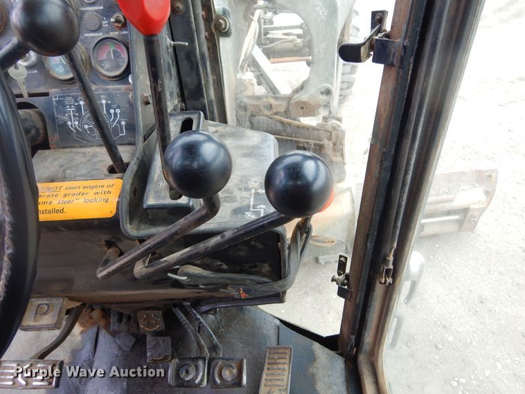 image for item MX9919 1984 John Deere 670A  motor grader